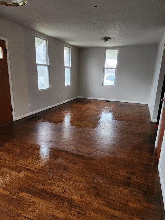 Building Photo - AVAILABLE APRIL 1ST!! Cozy 2-Bedroom Home with Big Yard – Pet Friendly