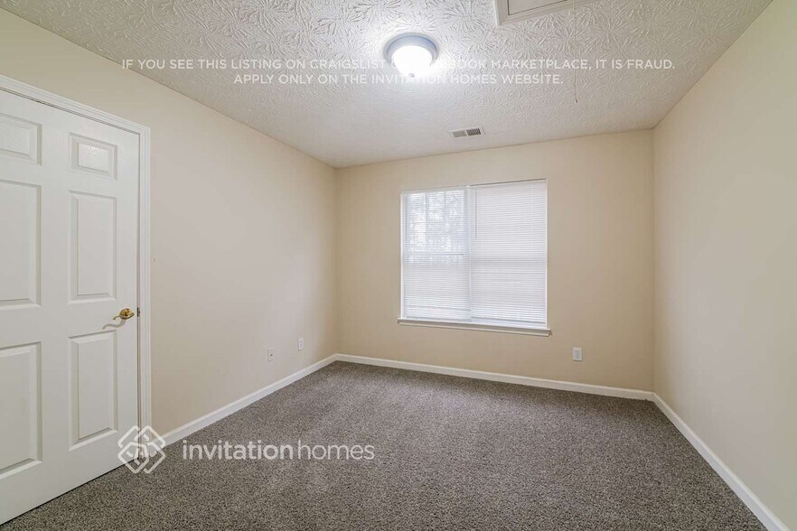 Building Photo - 2070 Dartmoth Way