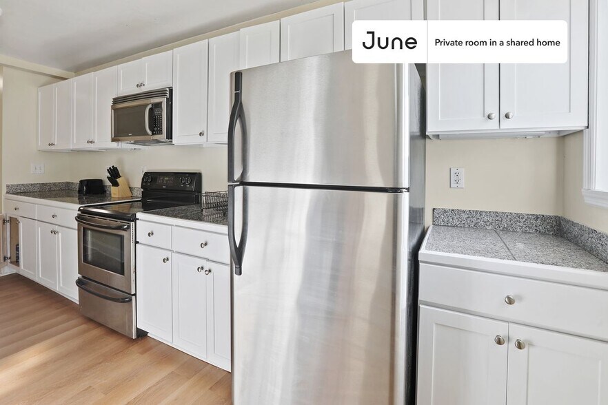 Building Photo - Room in Shared 2 bed/2 bath home
