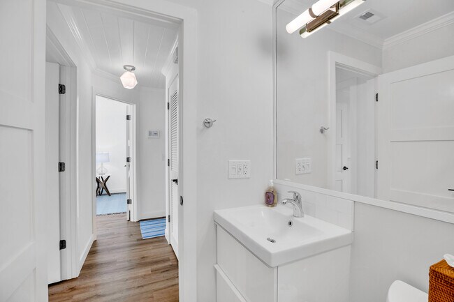 Building Photo - 1830 E Sandpiper Rd