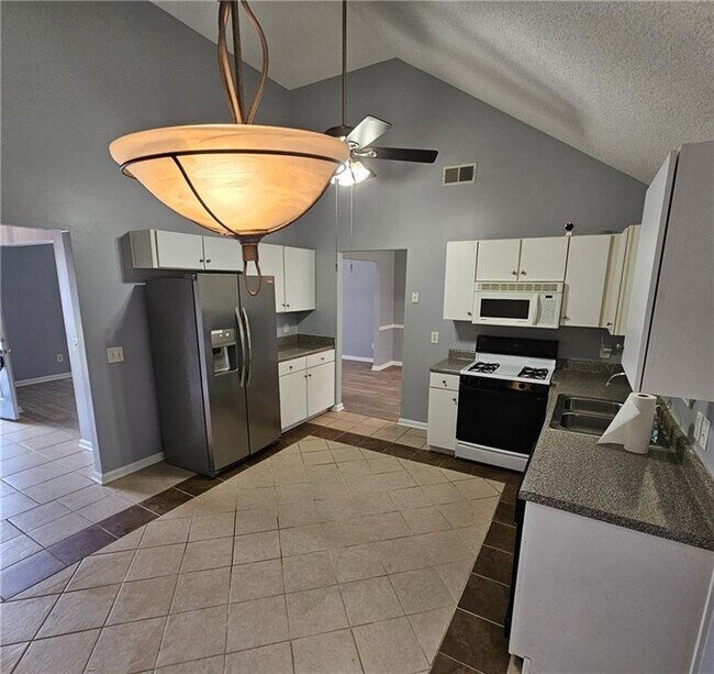 Building Photo - 310 Pecan Wood Cir