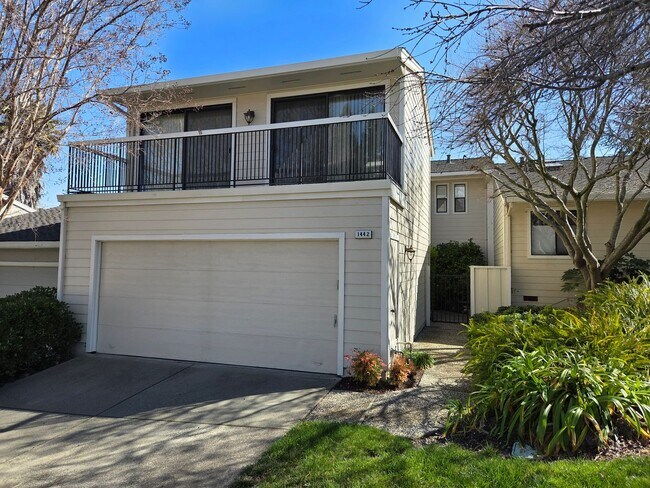 Primary Photo - Amazing 3 bedroom, 3 bathroom Walnut Creek...