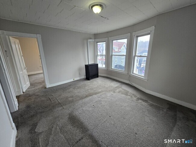 Building Photo - 779 E Main St