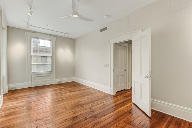 Building Photo - 31 E Jones St