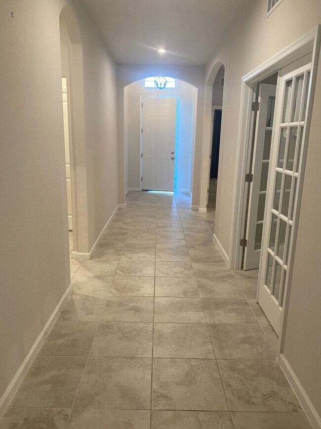 Building Photo - 2304 Tudor Rose Dr