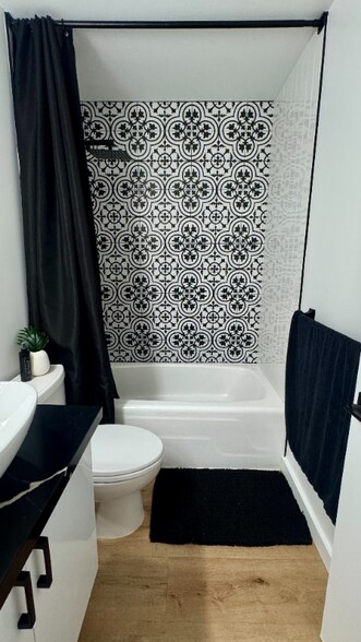 Building Photo - 975 Ala Lilikoi St