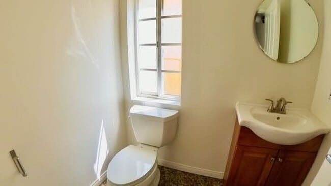 Building Photo - Beautiful 3 Story Townhouse with Roof Deck and Parking in Culver City!