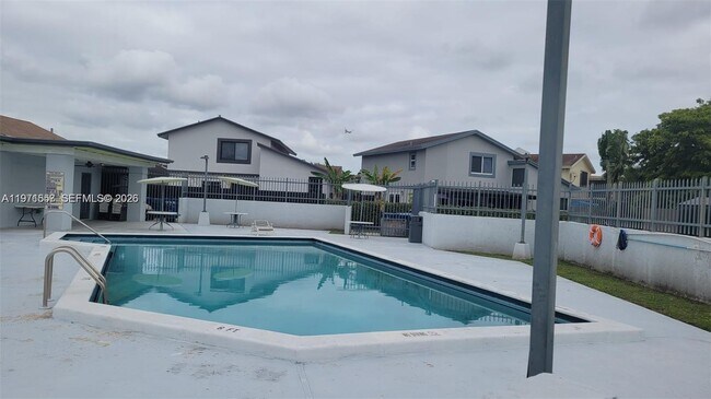 Building Photo - 914 NW 106th Ave Cir