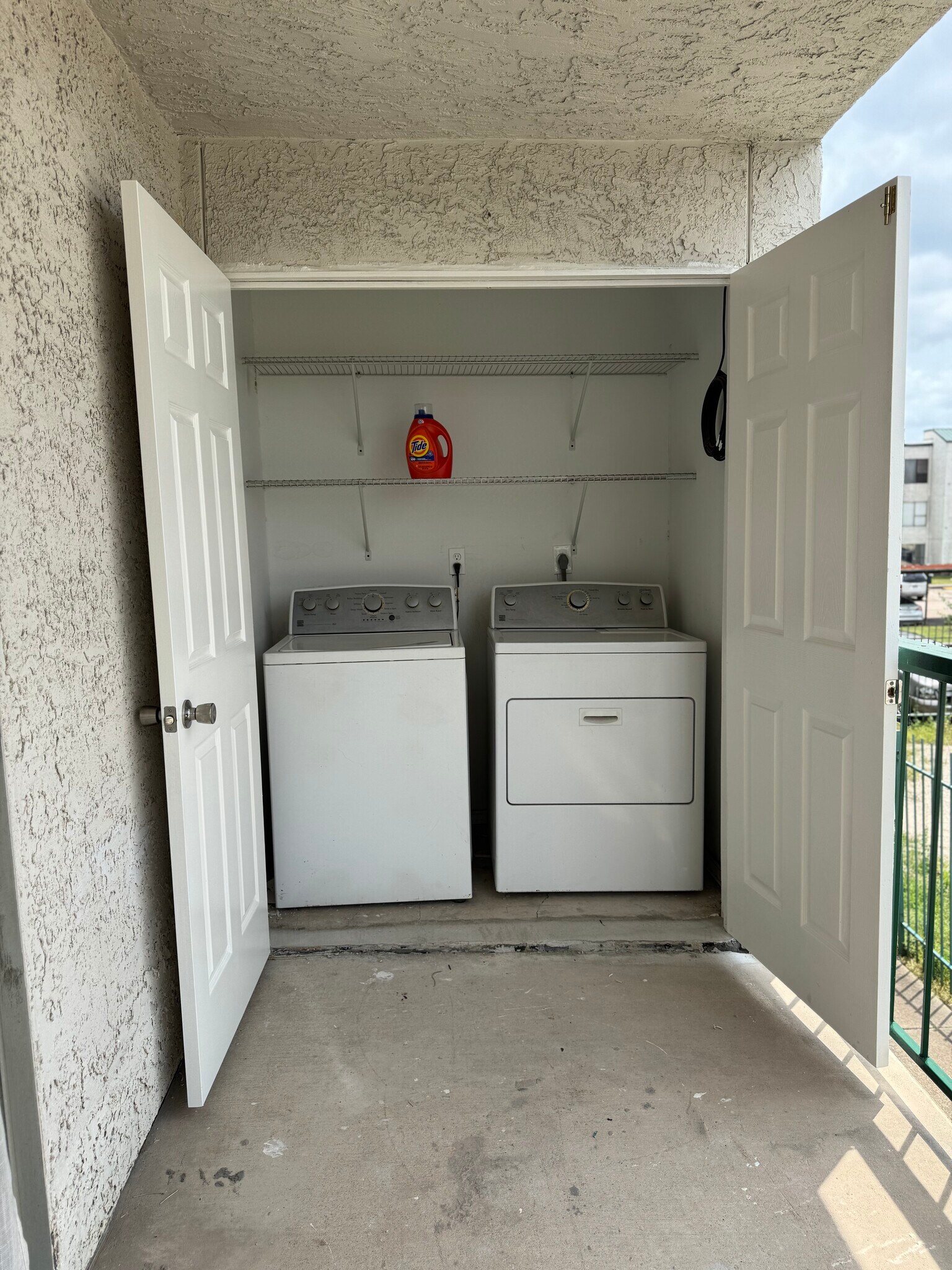 Building Photo - 2826 S Bartell Dr