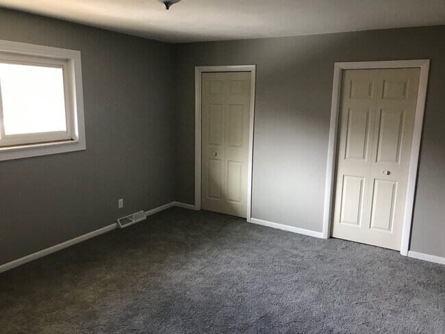 Building Photo - 435 E Woodlawn Pl