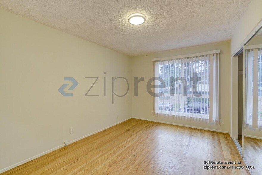 Building Photo - Unit