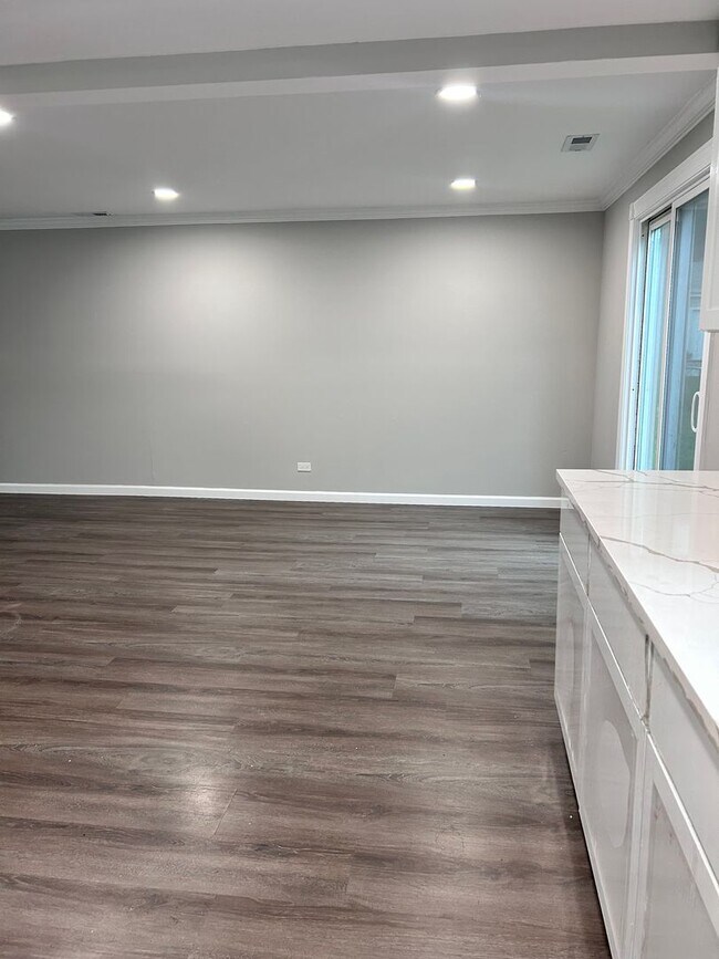 Building Photo - Now Available – Charming 3-Bedroom Home fo...