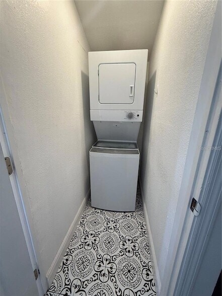 Building Photo - 114 W Amelia Ave