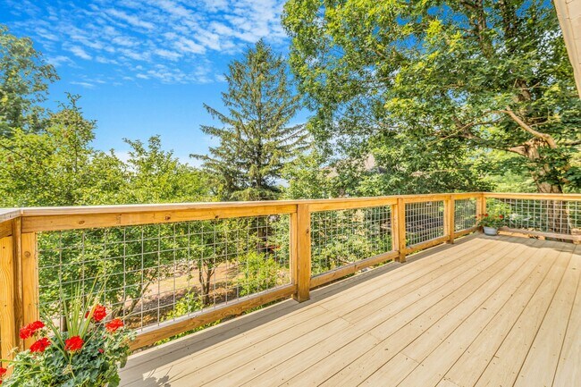 Building Photo - Asheville Rental!