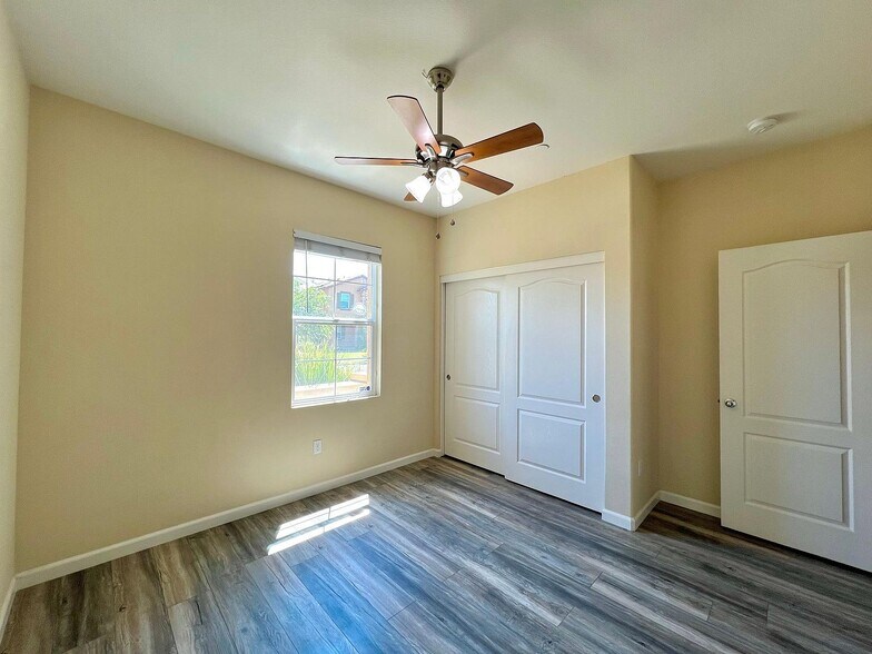 Building Photo - 1335 Hadley Dr