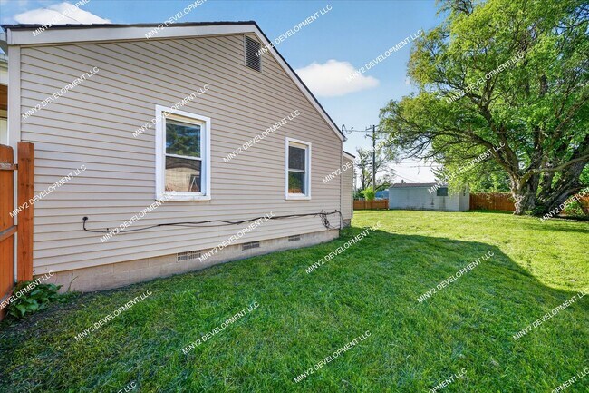 Building Photo - 12862 Georgiana Ave