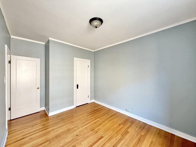 Building Photo - 1371 W Estes Ave