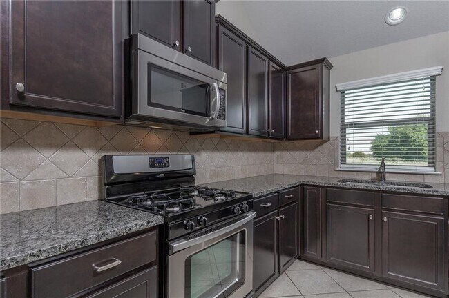 Building Photo - 504 Tascate St