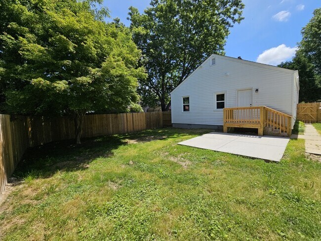 Building Photo - 132 N Beech Ave