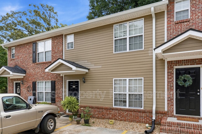 Building Photo - 525 Lawson St