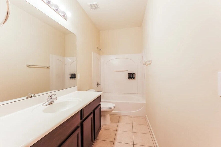 Building Photo - 15723 W Calavar Rd