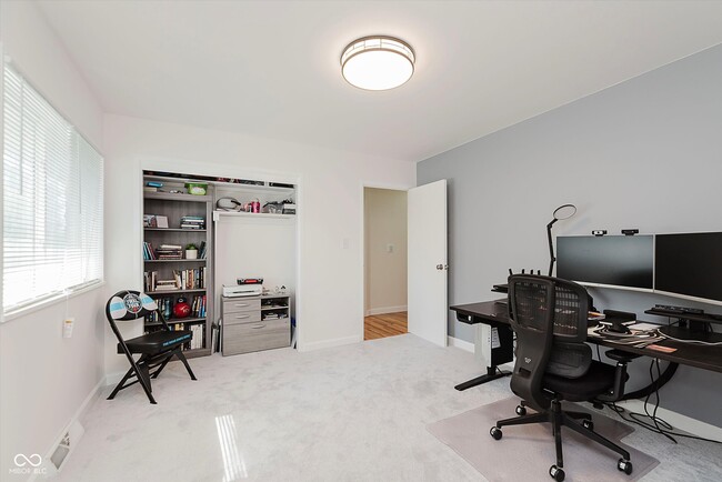 Building Photo - 2219 Fisher Ave