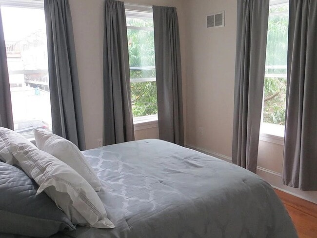 Building Photo - 1639 Carpenter St