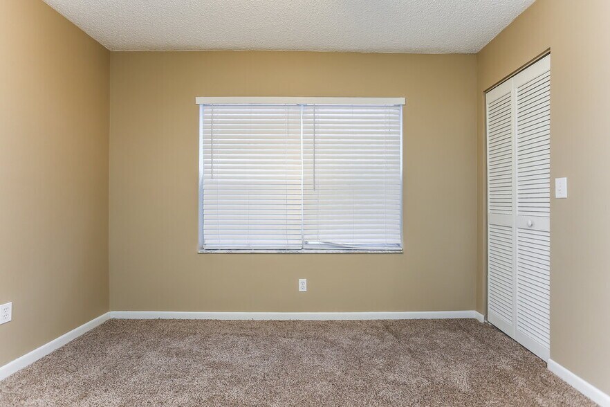 Building Photo - 9711 SW 16th Ct
