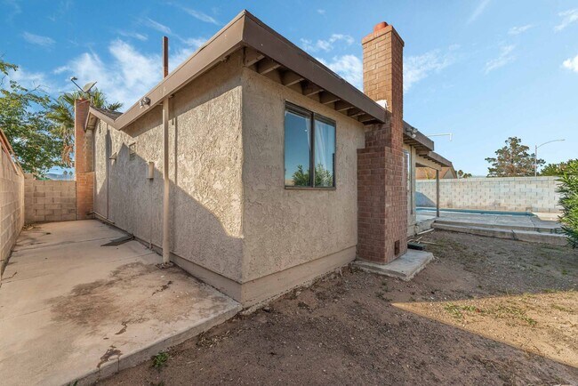 Building Photo - Welcome to your future home in the heart of Las Vegas!