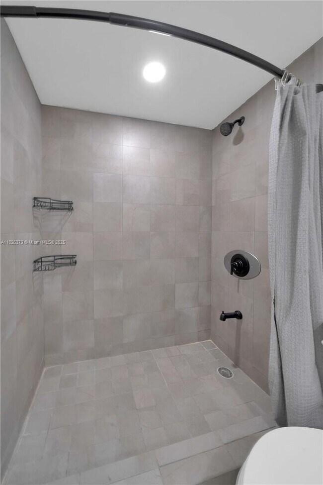 Building Photo - 13120 SW 92nd Ave