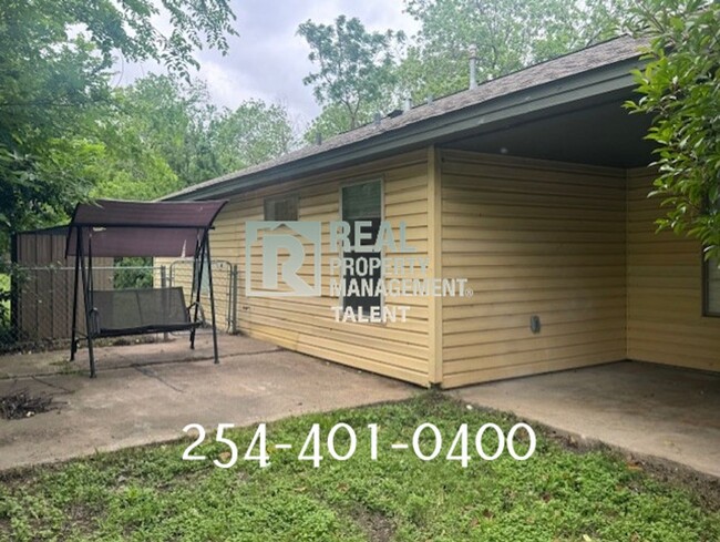Building Photo - NOW AVAILABLE 3 Bedroom, 2 Bathroom Home f...