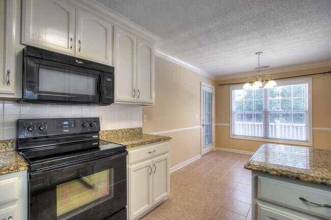 Building Photo - 3165 Foxcroft Cir