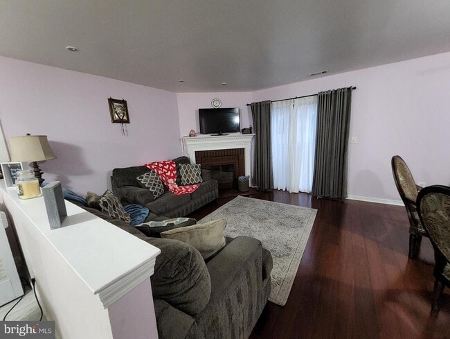 Building Photo - 2 Adam Ct