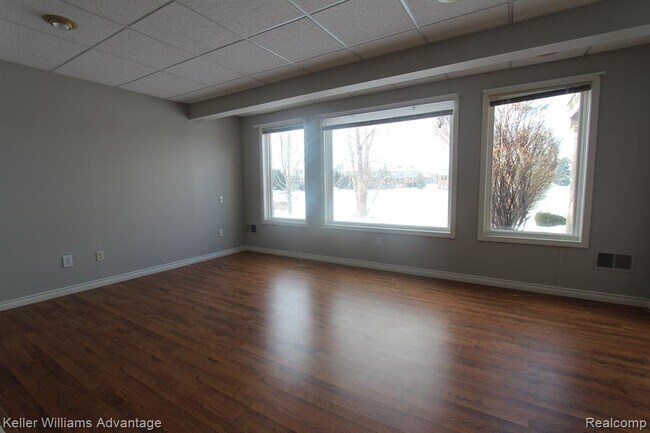 Building Photo - 18547 Clairmont Cir E