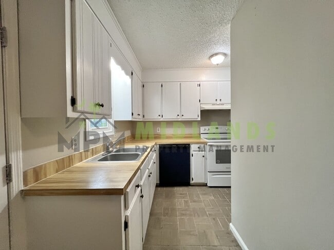 Building Photo - 204 S Cromwell St