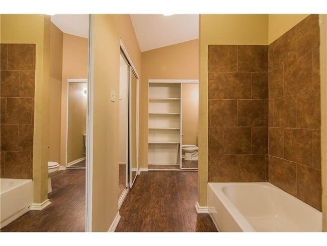 Building Photo - 1080 W Hills Terrace