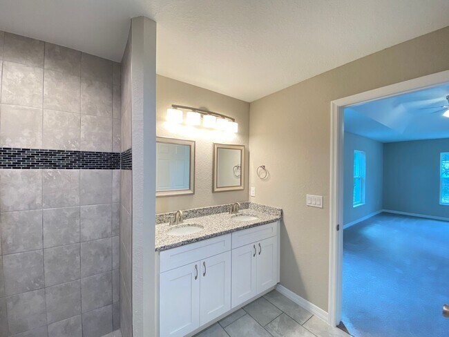 Building Photo - Custom Home - Desirable SW Ocala neighborhood 3/2/2 ** Wont Last**