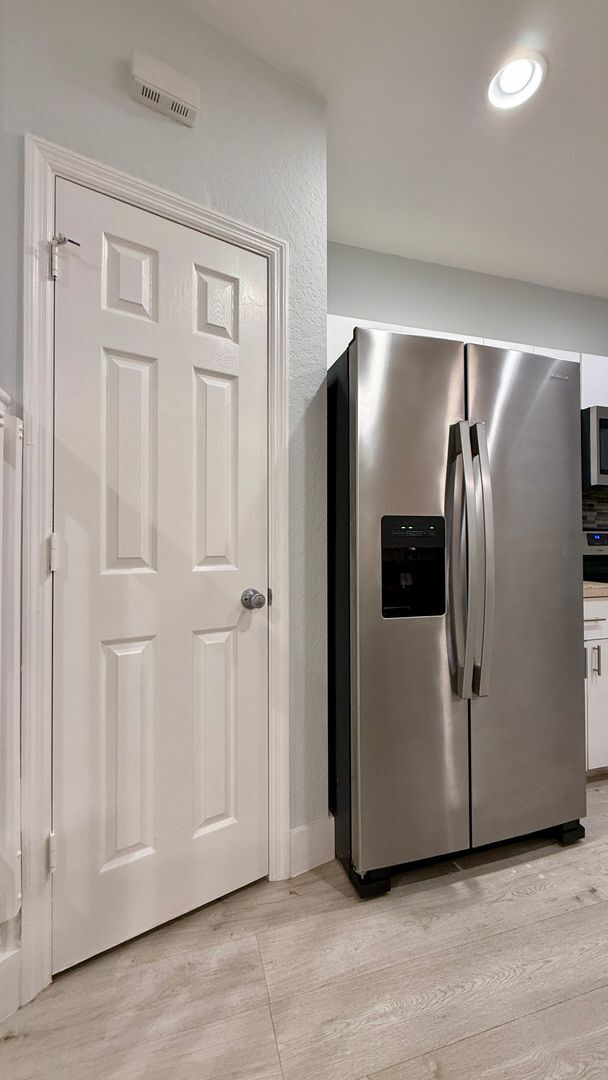 Building Photo - Spacious 3/3 Townhouse with Lake View – Sa...