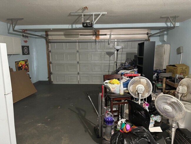 Building Photo - 3215 Glancy Dr
