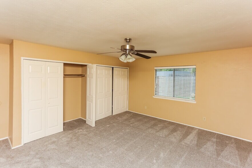 Building Photo - 515 Nora Ln