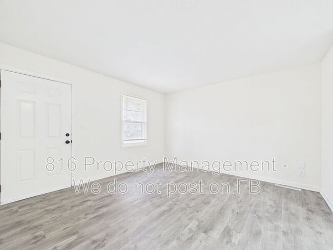 Building Photo - 7907 E 51st St