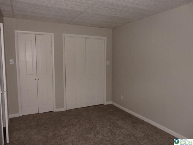 Building Photo - 33 N Hellertown Ave