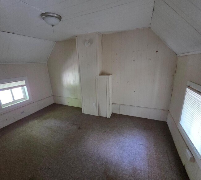 Building Photo - 29 E Vanscoter St