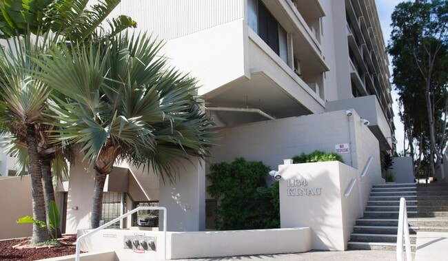 Building Photo - Available Now! Studio on Kinau Street with...