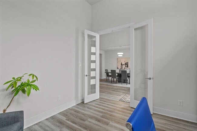 Building Photo - 5363 Orsini Blfs