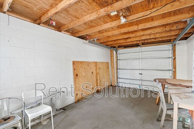 Building Photo - 725 35th St N