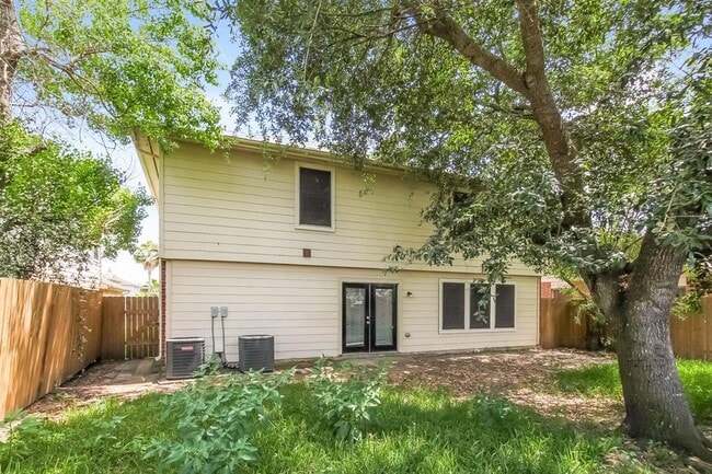 Building Photo - 7811 Cedar View St