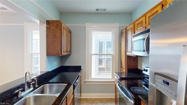 Building Photo - 409 Dinwiddie St