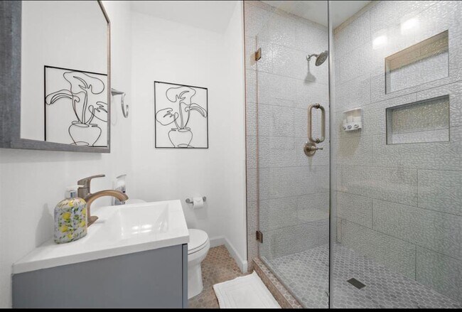 Building Photo - 1631 Castle Ct