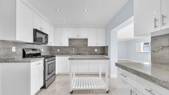 Building Photo - 2900 SW 92nd Ave